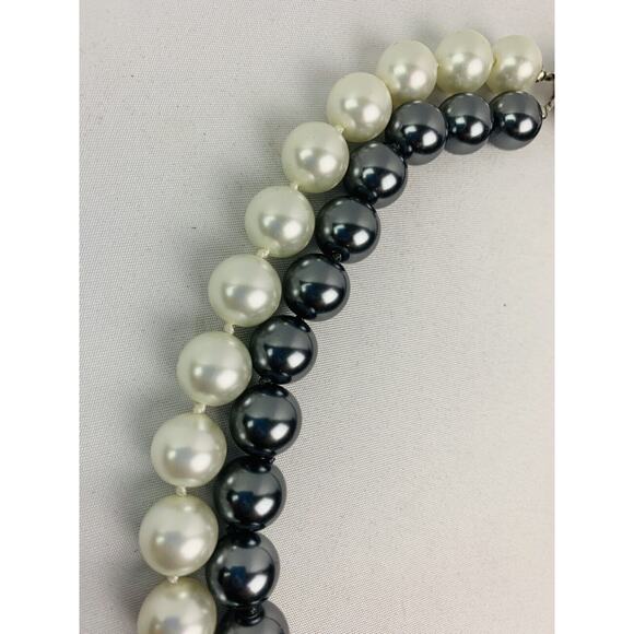 Vintage Dual Strand White and Pewter Chunky Necklace Decorative Clasp 17" - Picture 5 of 9